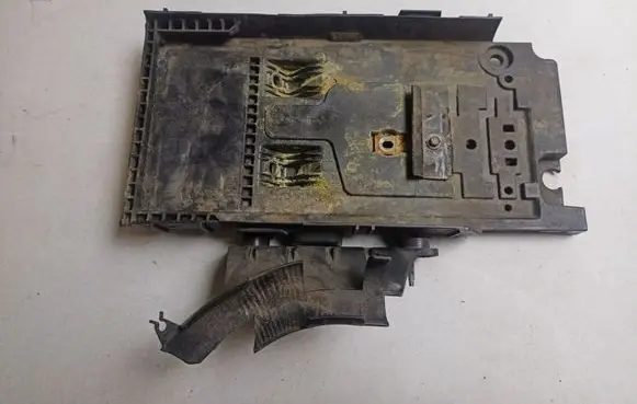 Battery tray