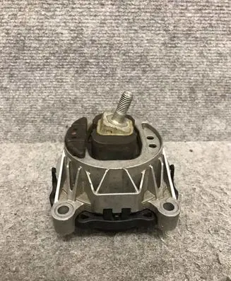 BMW 4 F36 Gran coupe Engine mount bracket 6856403