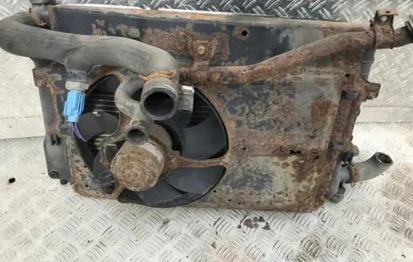 Ford Escort Radiator cooling fan shroud