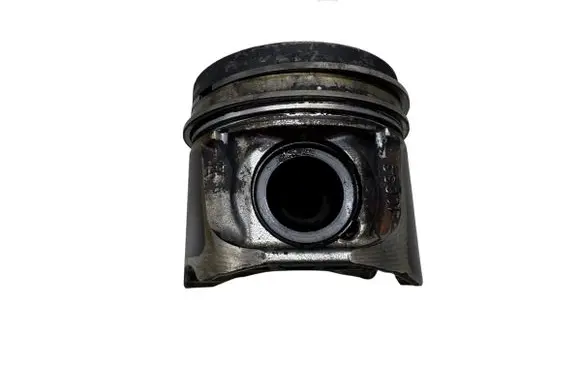 Nissan Qashqai+2 Piston M9R 129510653