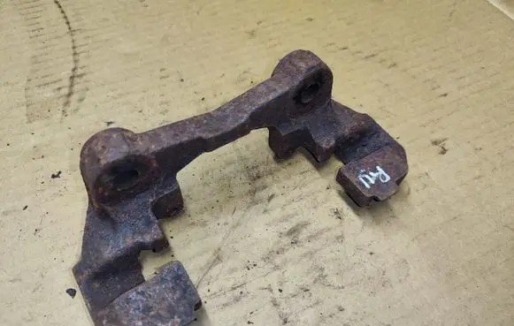 Jeep Grand Cherokee (WJ) Brake caliper pad carrier rear 