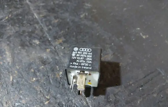 Volkswagen PASSAT B5 Other relay 443951253AA 899574000 219