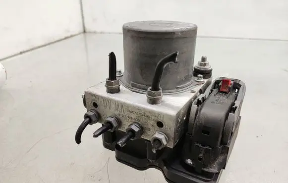 Skoda Fabia Mk3 (NJ) ABS Pump 6C0614517R 0265257674 6C0907379R