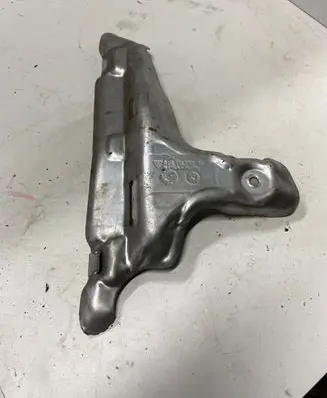 Porsche Macan (95B) Heat shield in engine bay 94611133731