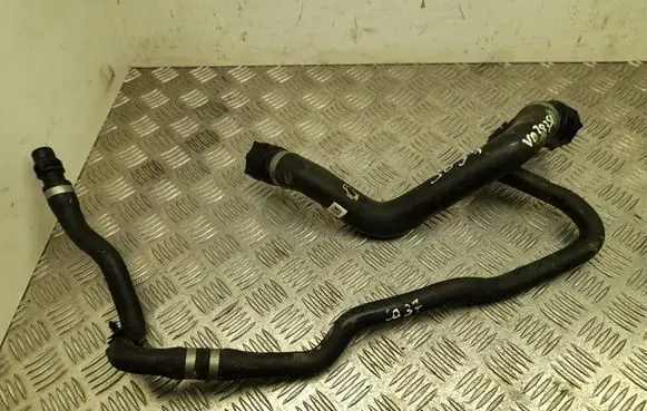 Engine coolant pipe/hose