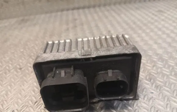 Opel Insignia A Glow plug pre-heat relay 55572812