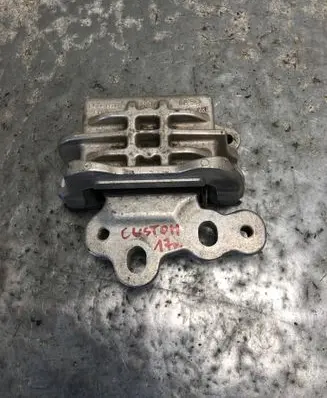 Engine mount bracket