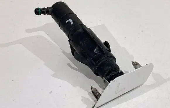 Volkswagen Jetta VI Headlight washer spray nozzle 5K0955978A