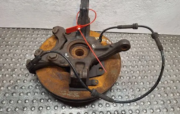 Renault Clio IV Front wheel hub spindle knuckle S25056091 400145894R