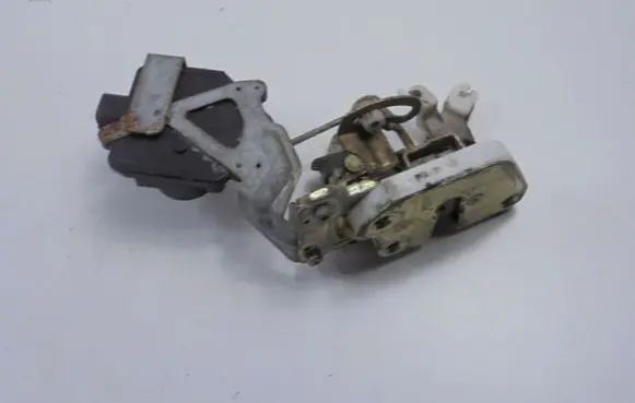 Mitsubishi Galant Rear door lock