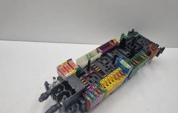 Mercedes-Benz B W246 W242 Fuse module A2469066600 2469066600
