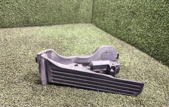 Volkswagen PASSAT B6 Accelerator throttle pedal 1K1721503L 1052609 6PV00860000