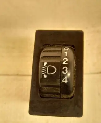 Toyota Corolla E100 Headlight level height control switch 134056 0880N37
