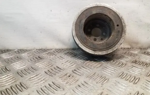 Volkswagen PASSAT B5 Crankshaft pulley 028105243Q