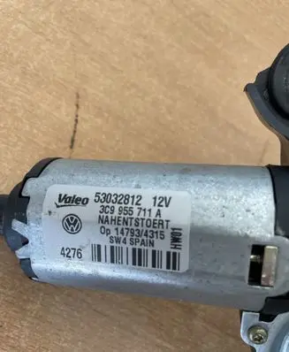 Volkswagen PASSAT B6 Rear window wiper motor 53032812