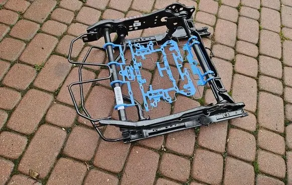 Opel Mokka B Front passenger seat rail 