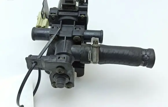 Jaguar XJ X308 Coolant heater control valve MNA6711AB 1136008650