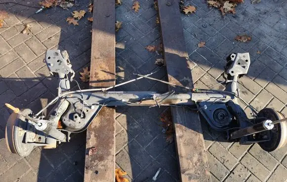 Nissan Juke I F15 Rear beam 