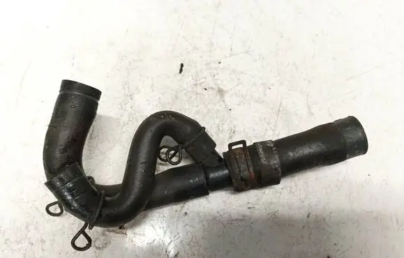 Engine coolant pipe/hose