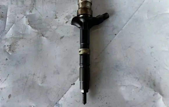 Toyota RAV 4 (XA20) Fuel injector 2367027030 02F15153 DENSO