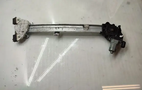 Honda HR-V Front door window regulator motor WR1502770815