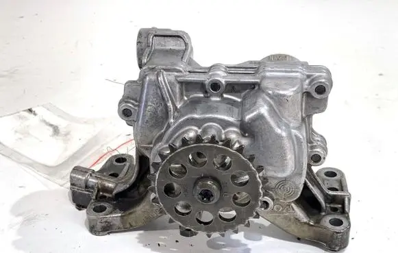 Volvo V40 Oil pump 31452517