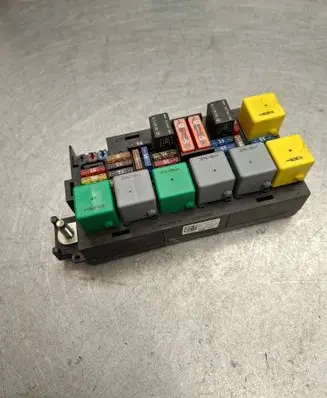 Mercedes-Benz ML W164 Fuse module A1645400672