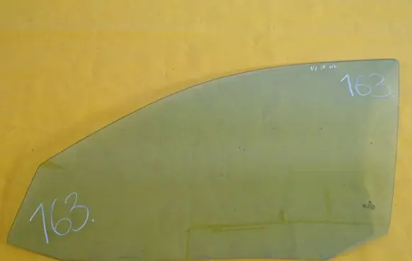 Volkswagen Golf IV Front door window glass four-door