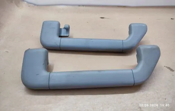 Volkswagen Touareg I A set of handles for the ceiling 