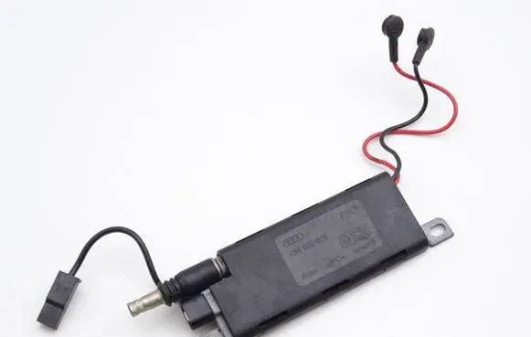 Audi A6 S6 C5 4B Aerial antenna amplifier 4B5035225