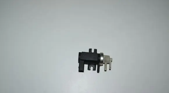 Audi A4 S4 B6 8E 8H Turbo solenoid valve 1J0906627B