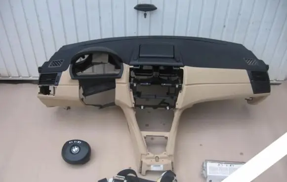 BMW X3 E83 Front seatbelt