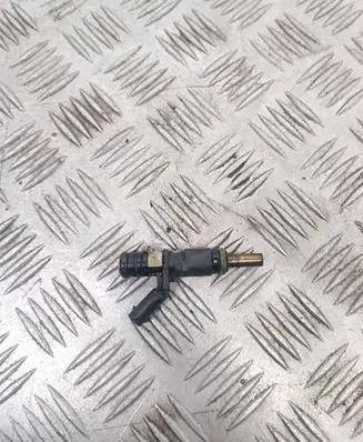 Mercedes-Benz E W211 Fuel injector A2720780249 8096B01088