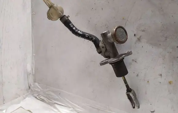 Nissan Almera N16 Clutch master cylinder