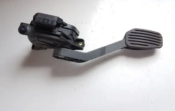 Volvo V70 Accelerator throttle pedal 30636006