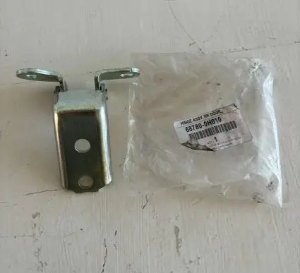 Toyota C-HR I Rear door lower hinge 687800H010
