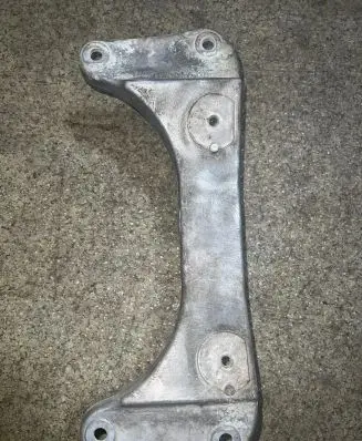 BMW 5 E39 Gearbox mounting bracket 1096106