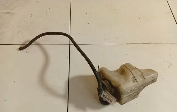 Coolant expansion tank/reservoir