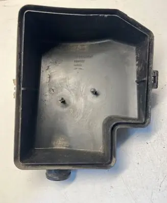 Volvo V70 Fuse box cover 8651137