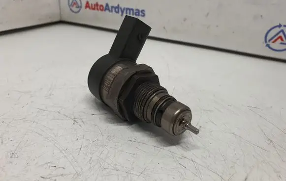 BMW 1 E81 E87 Fuel pressure regulator 7805733 13537805733 0281002481
