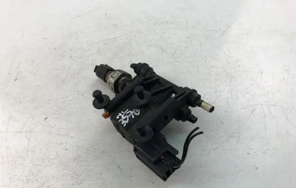 Land Rover Discovery 4 - LR4 Engine mount vacuum valve RYH000046
