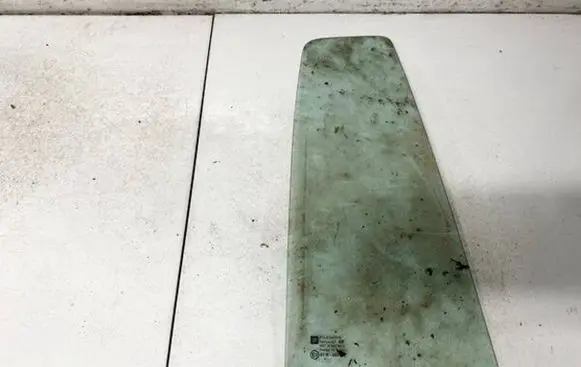 Opel Zafira A Rear vent window glass as2