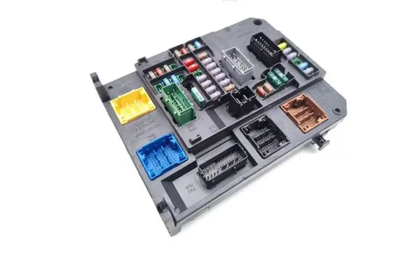 Citroen C4 II Fuse module 9665547480