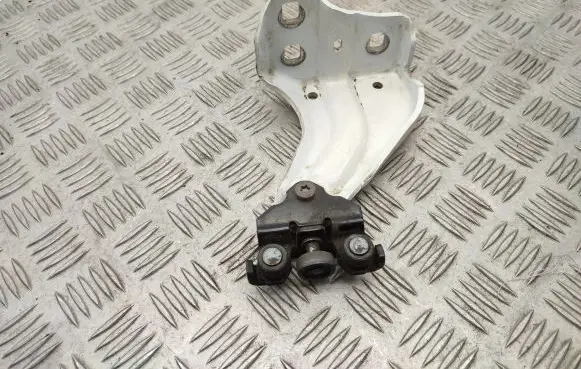 Renault Express Sliding door lower roller guide/hinge 745967497R