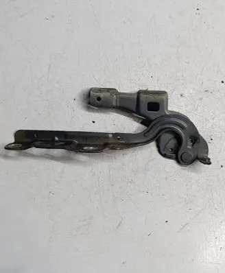 Engine bonnet/hood hinges