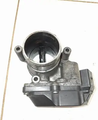 Volkswagen Tiguan Throttle valve 03L128063R A2C31762900