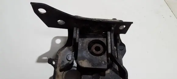 Toyota Prius (XW20) Engine mount bracket