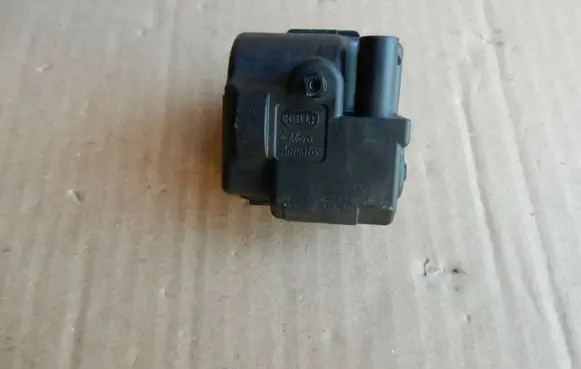 Fuel tank cap lock