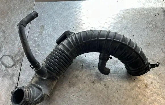 KIA Rio Turbo air intake inlet pipe/hose 281401W100