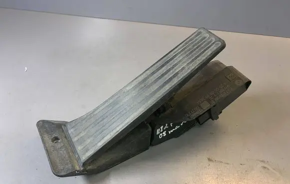 BMW 1 E81 E87 Accelerator throttle pedal 35426786589 6786589 35426793742